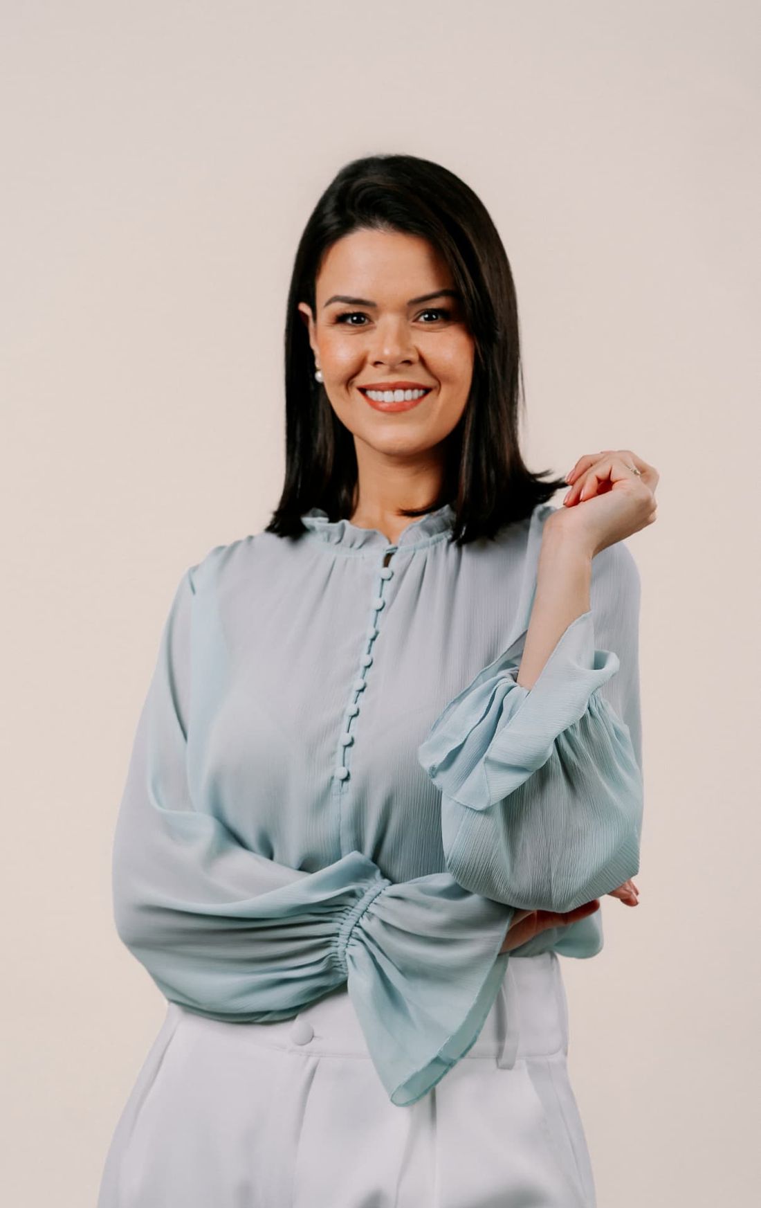 Dra. Luana Dutra Bauermann em ambiente profissional